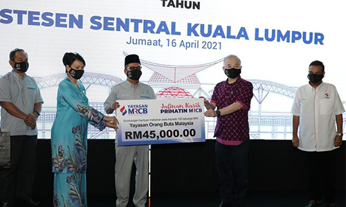 Yayasan MRCB Contributes RM380K to Supply Essential Food to B40 Communities