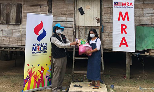 Yayasan MRCB Donates 130 Food Baskets to The Orang Asli in Perak