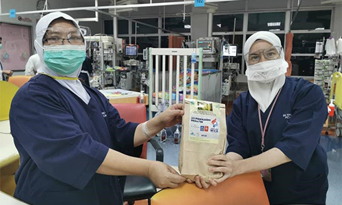 Yayasan MRCB Contributes 8,000 Packed Food To The Frontliners And Provide Income Opportunities To Micro-Entrepreneurs