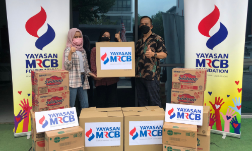 Yayasan MRCB has contributed 200 sets of basic necessities to flood victims in Kampung Tengah and Bukit Lanchong, Selangor.